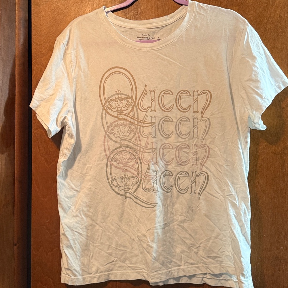 Abercrombie and Fitch Queen tee
